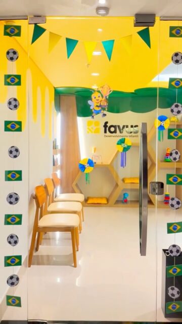 🏆 Na nossa Colmeia, já temos um time campeão.O Time Favus é formado por profissionais que, todos os dias, entram em campo com dedicação, conhecimento e muito carinho para transformar vidas.E, claro, a Copa também ganhou um cantinho especial por aqui! 🇧🇷⚽Vamos juntos na torcida por mais uma vitória do Brasil!🐝 Favus Desenvolvimento Infantil