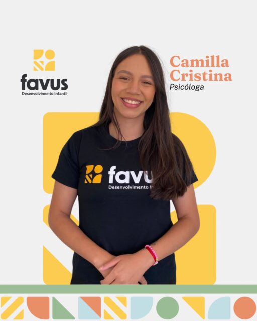 🐝 Camilla Cristina, psicóloga e supervisora da área na Favus, dedica sua atuação ao desenvolvimento infantil, acompanhando crianças e suas famílias a partir de um olhar individualizado para a história, as necessidades e as potencialidades de cada criança.🎓 Psicóloga formada pelo Centro Universitário Unieuro, é pós-graduada em Análise do Comportamento Aplicada (ABA) e atualmente amplia sua formação em Neuropsicologia. Sua trajetória inclui ainda estudos voltados à avaliação psicológica infantil e ao uso de instrumentos como VB-MAPP e ABLLS-R no acompanhamento do desenvolvimento e na definição de objetivos terapêuticos.🧩 Em sua prática clínica, Camilla atua com avaliação, planejamento e acompanhamento de intervenções, elaboração de Planos Terapêuticos Singulares (PTS) e análise funcional do comportamento. O objetivo é compreender não apenas quais habilidades precisam ser desenvolvidas, mas também construir estratégias coerentes com o repertório e com o momento de cada criança.💛 Para ela, o vínculo terapêutico é parte essencial desse processo. Acolhimento, respeito e confiança ajudam a construir um ambiente seguro para que a criança possa aprender, experimentar e avançar, sempre respeitando seu próprio ritmo e sua forma particular de se relacionar com o mundo.👨‍👩‍👧 A participação da família também ocupa um lugar importante em sua atuação. Camilla valoriza a orientação aos responsáveis e a construção de estratégias que favoreçam a generalização das habilidades para além da terapia, aproximando o que é trabalhado em sessão das situações reais vividas pela criança em seu cotidiano.🌟 Como supervisora da Psicologia da Favus, Camilla também contribui para o acompanhamento técnico da área, para o alinhamento dos planejamentos terapêuticos e para que cada intervenção mantenha aquilo que consideramos essencial: individualização, consistência e propósito.👉 Venha conhecer de perto o nosso time. Quem cuida com verdade, transforma.